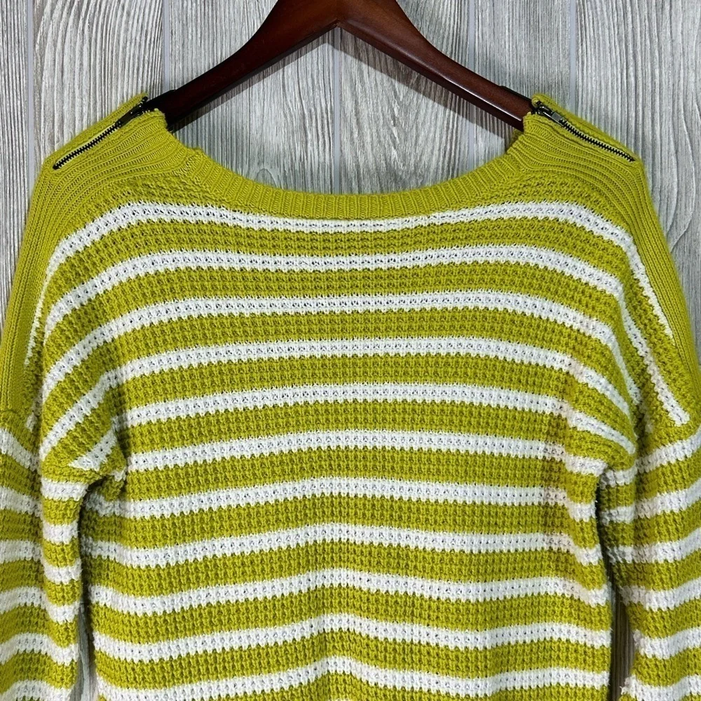 Romeo & Juliet Couture Scoop Neck Knit Green White Stripped Sweater Size M